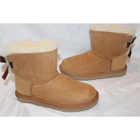 UGG GIRL'S MINI BAILEY BOW SUEDE SHEARLING LINED BOOTS CHESTNUT SZ 13 NIB - Picture 3 of 6
